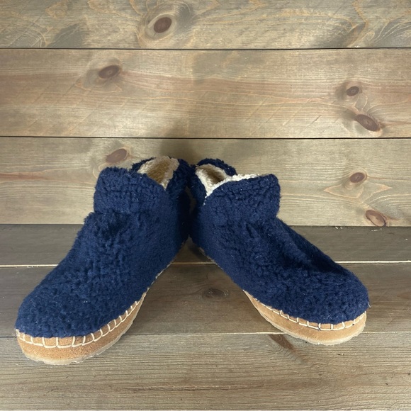 Ll Bean Womens size 9 shoes blue slip on cozy fleece pile comfort slippers - Picture 3 of 8
